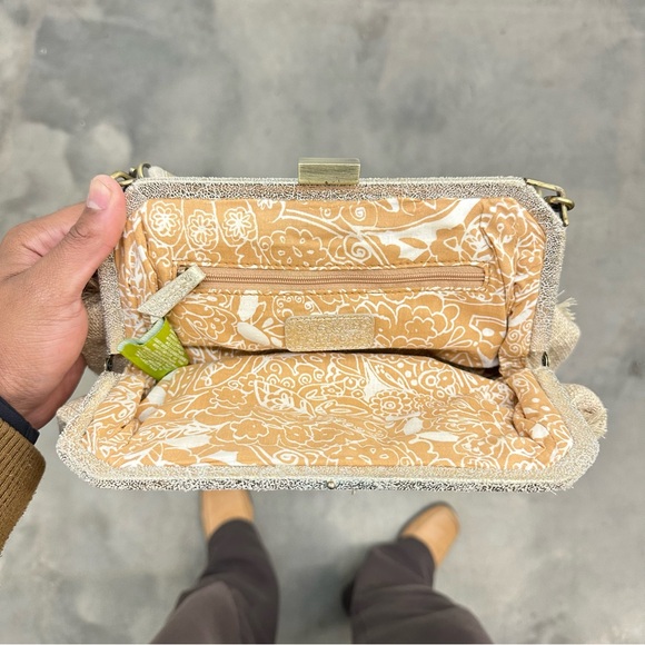 Elegant Gold Clutch - Picture 4 of 4